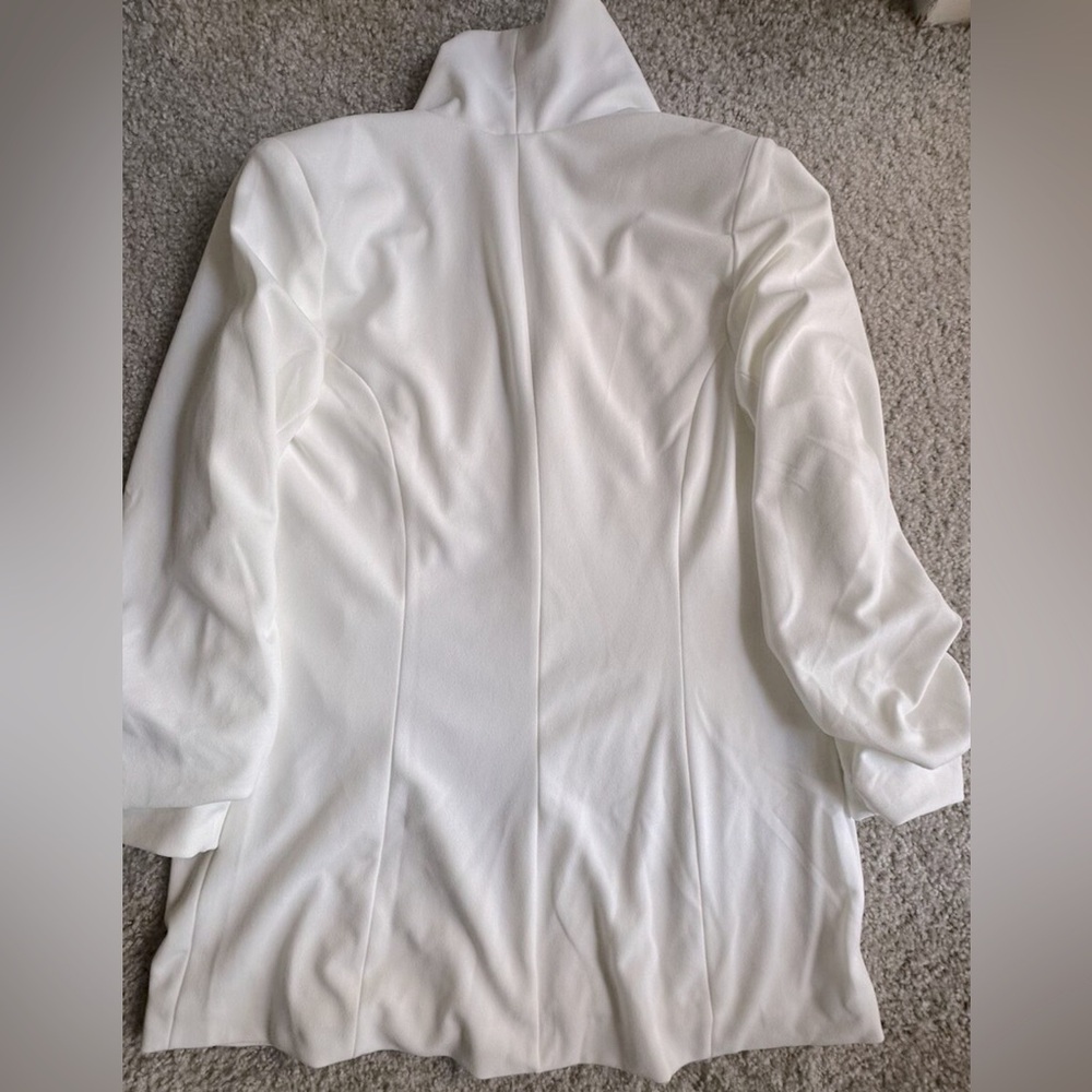 Elegant White Blazer for Women - Picture 3 of 4